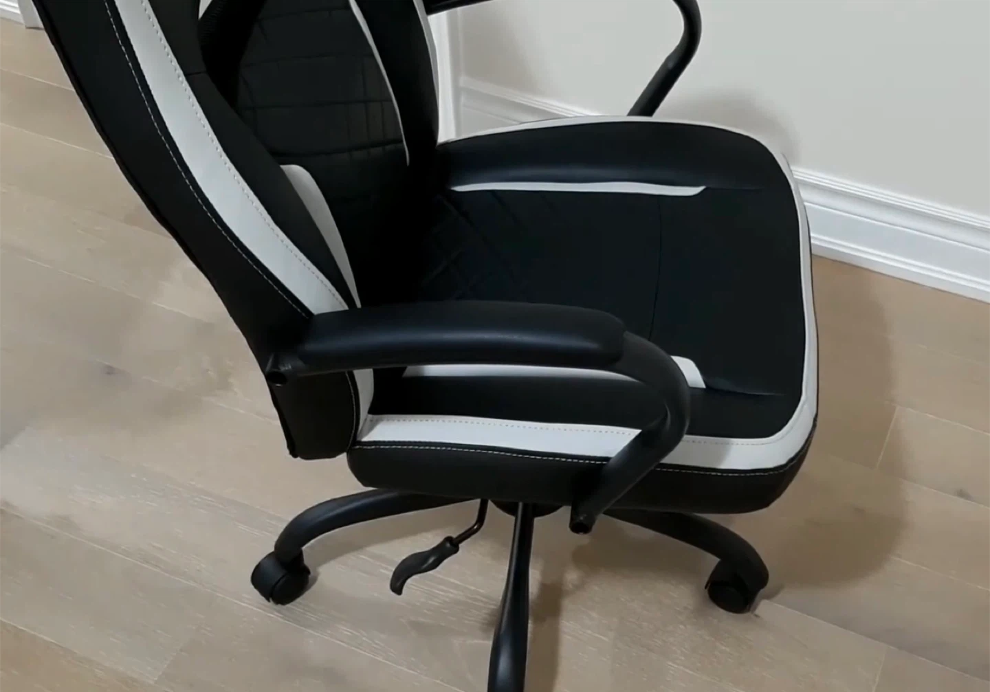 Black & White Gaming/Office task Chair(quilt) - photo 3