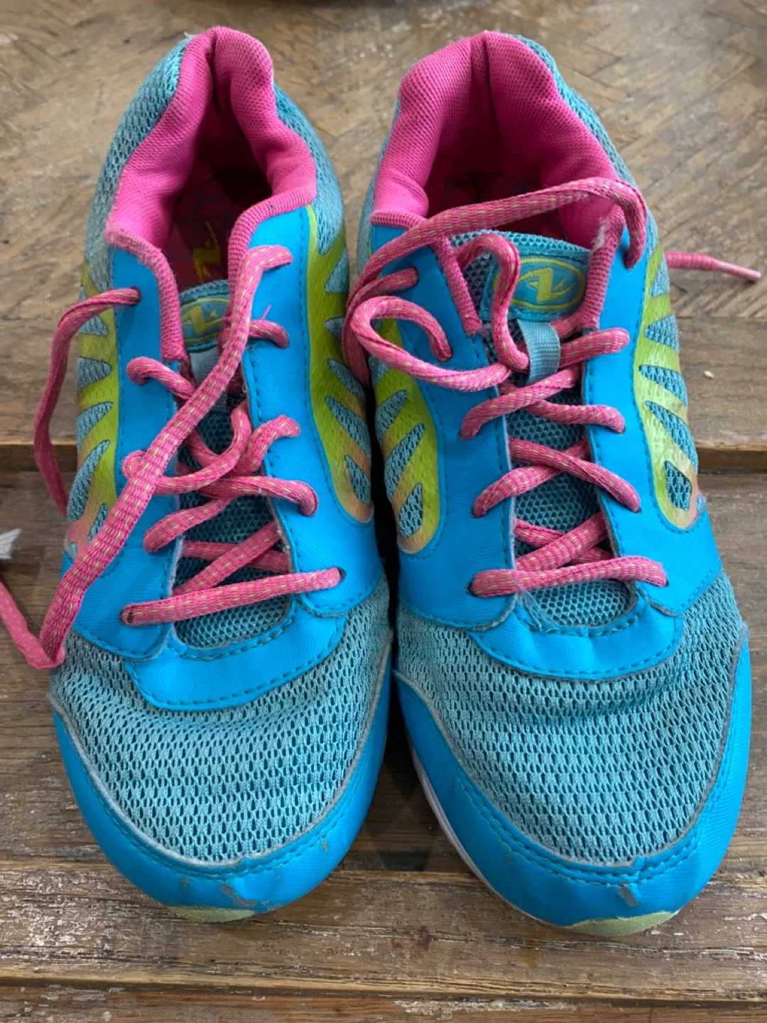 Lot of girls running shoes Size 3, 3.5, 4 image indicator(6)