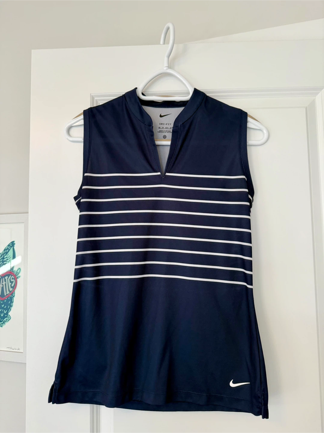 Nike Women's sleeveless golf shirt