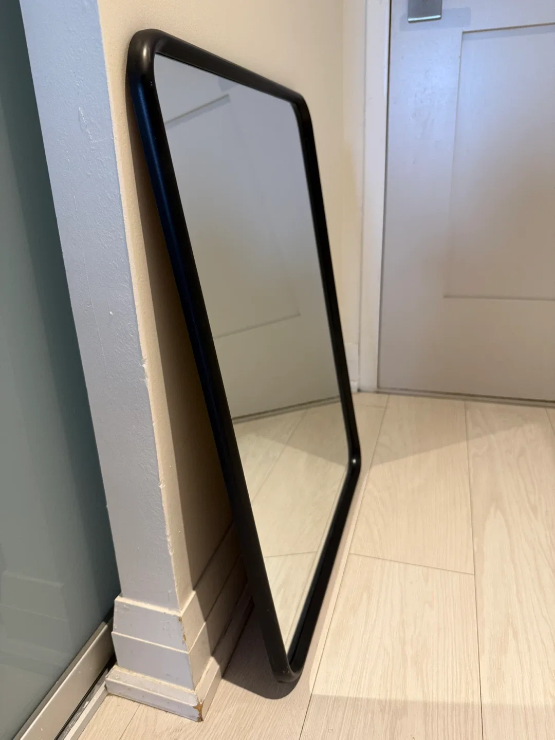 “LIKE NEW” Black Framed Wall Mirror image indicator(2)