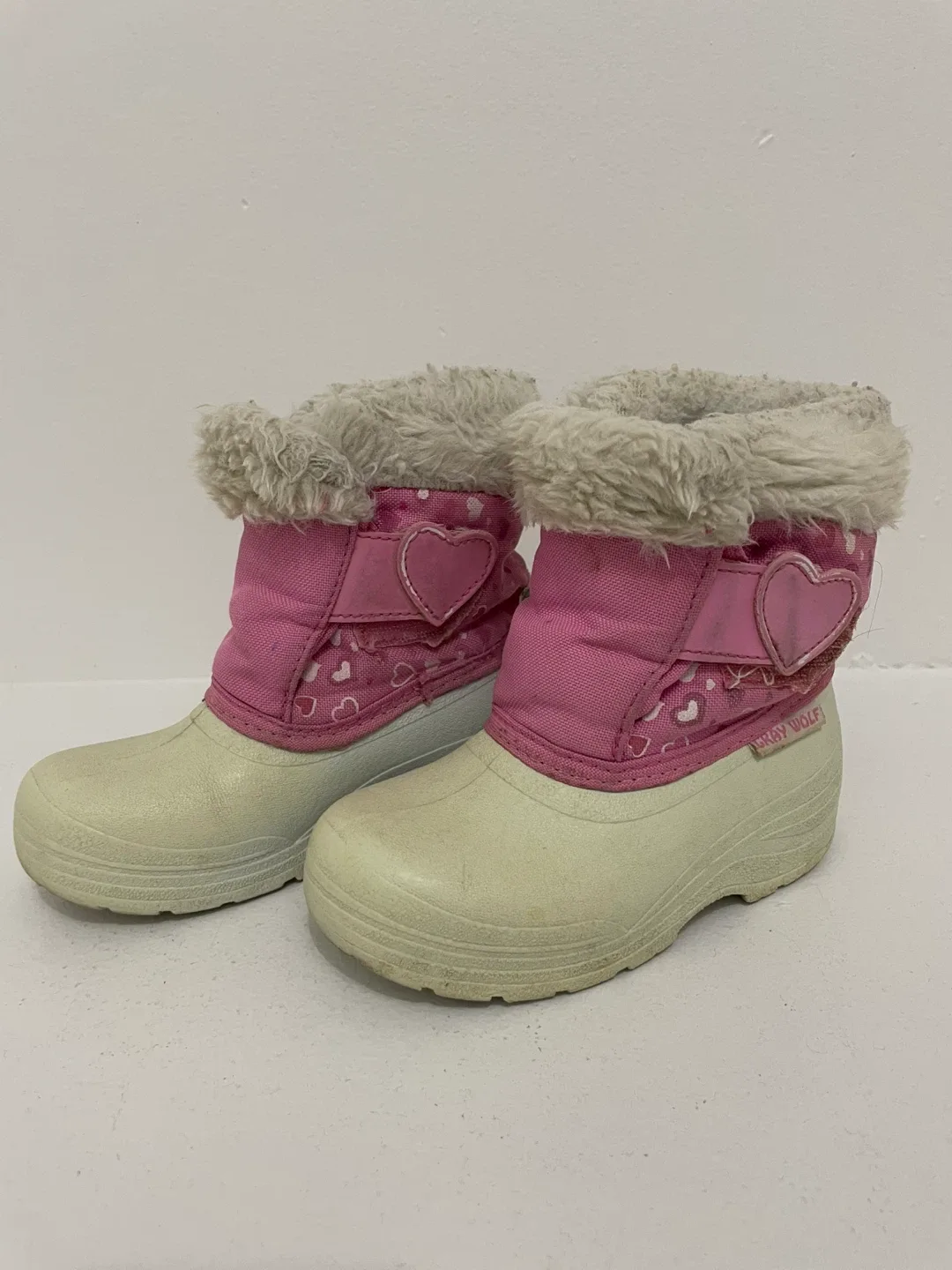 Girl’s/ kids GRAY WOLF snow boots size 10@downtown