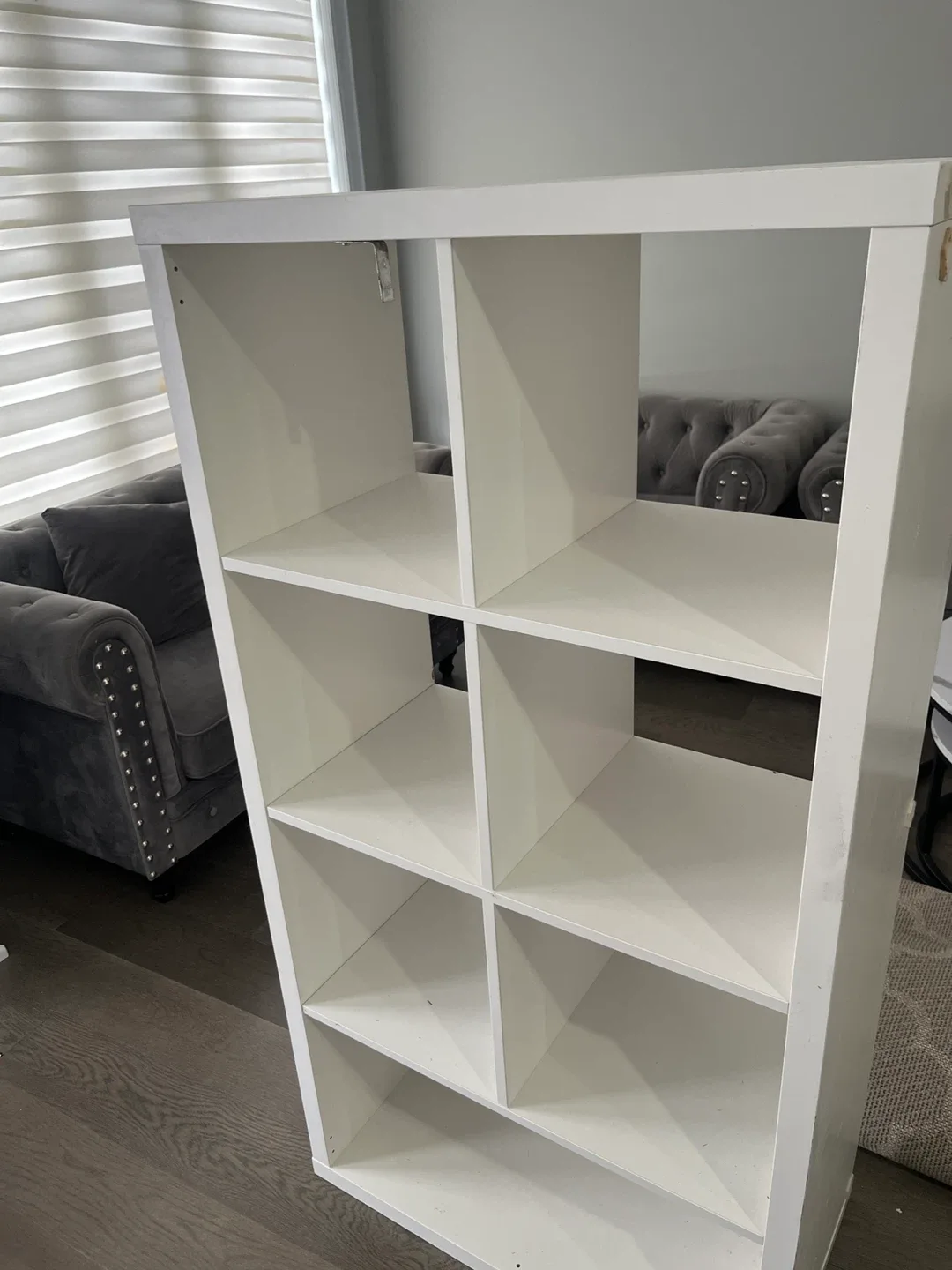 White 8-Cube Storage Shelf image indicator(2)