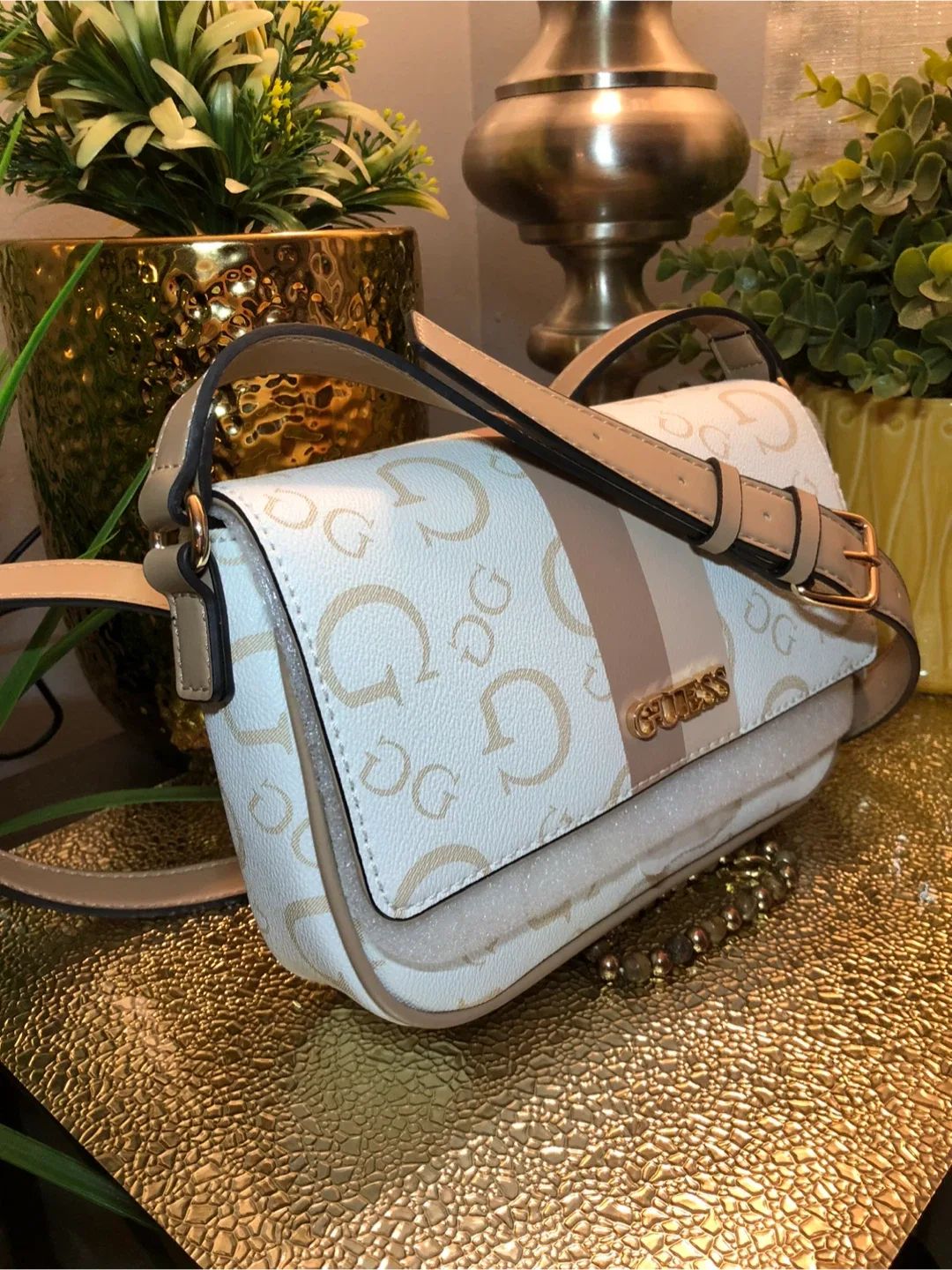 Guess White Shoulder Bag - New with Tags! image indicator(2)