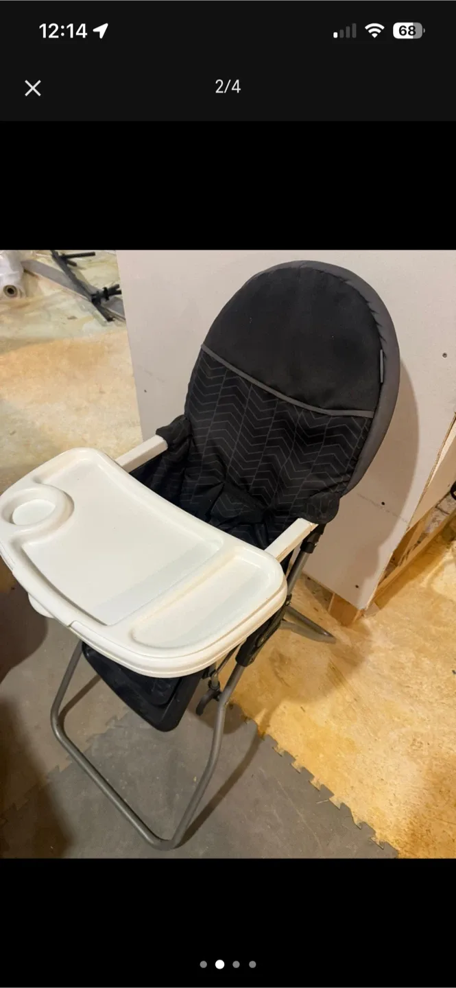 High Chair - Black and White image indicator(2)
