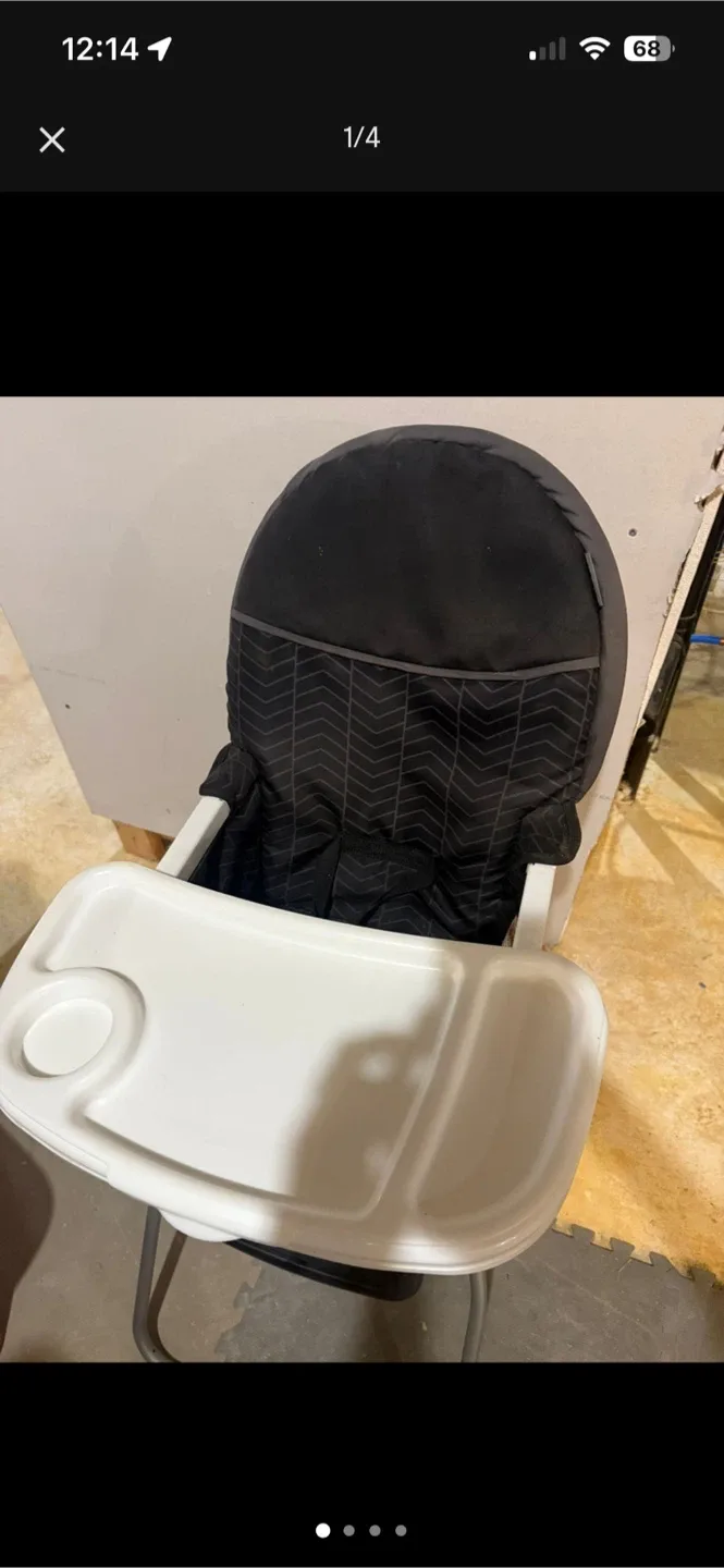 High Chair - Black and White image indicator(3)