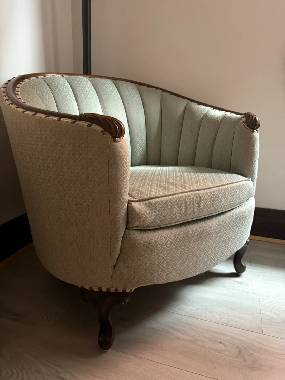 🥕Vintage Style Accent Chair image indicator(4)