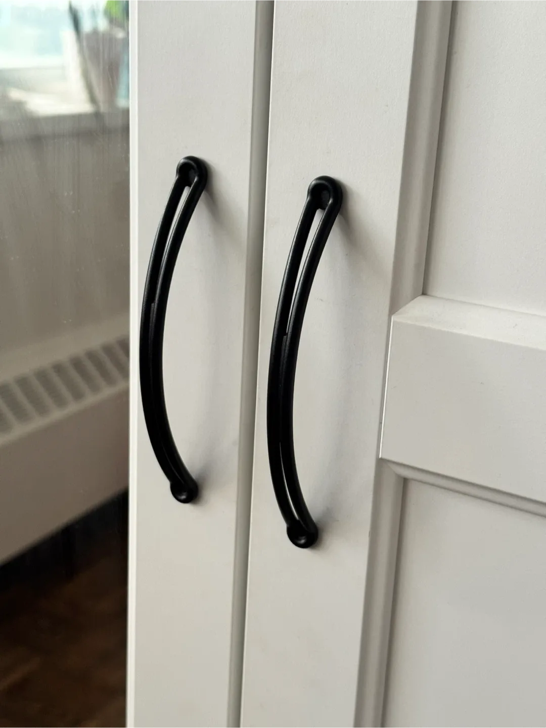 Songesand Ikea sturdyWhite Wardrobe with Mirror Doors image indicator(5)