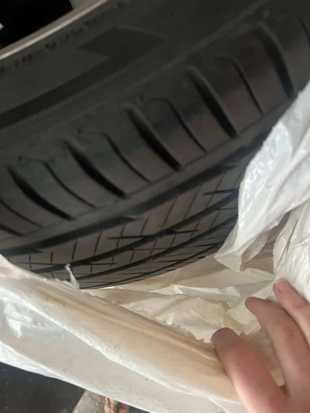 Laufenn Tire on Chevy Rim - 225/45ZR18 (4) image indicator(3)