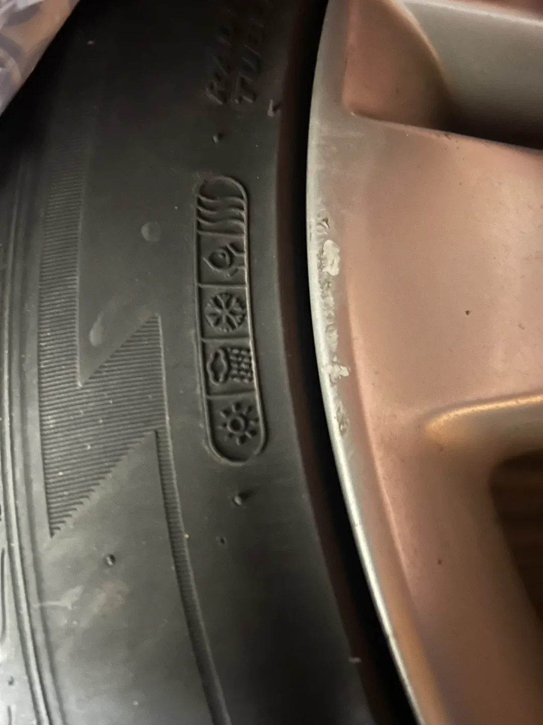 Laufenn Tire on Chevy Rim - 225/45ZR18 (4) image indicator(2)