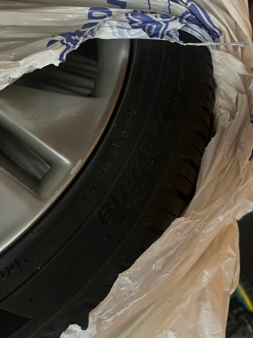 Laufenn Tire on Chevy Rim - 225/45ZR18 (4) image indicator(4)