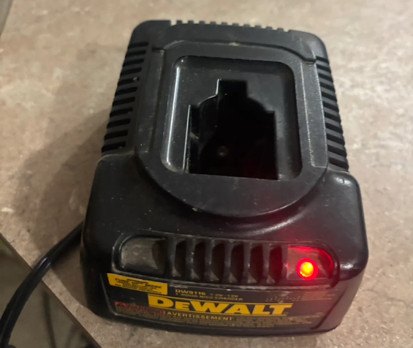 DeWalt DW9116 7.2V-18V 1-Hour NiCd Charger