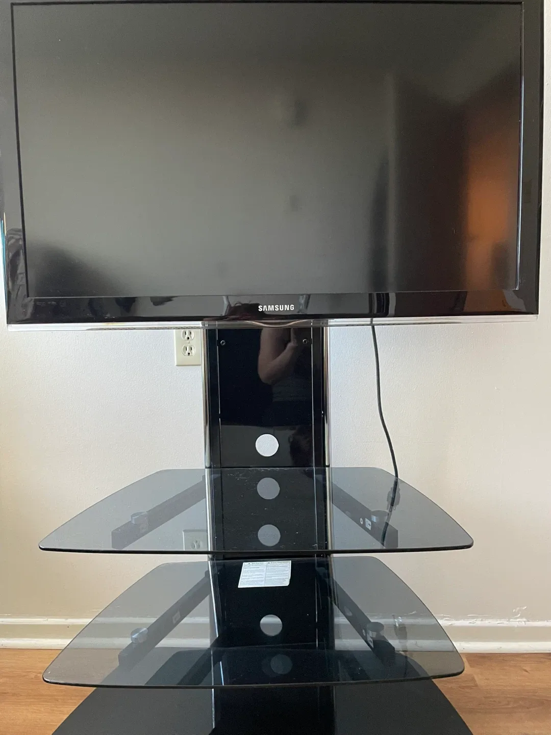 Samsung TV with Black Glass Stand image indicator(2)