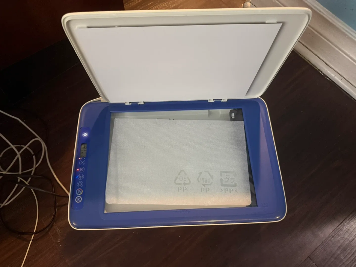 HP DeskJet Printer-scanner- White & Blue image indicator(3)