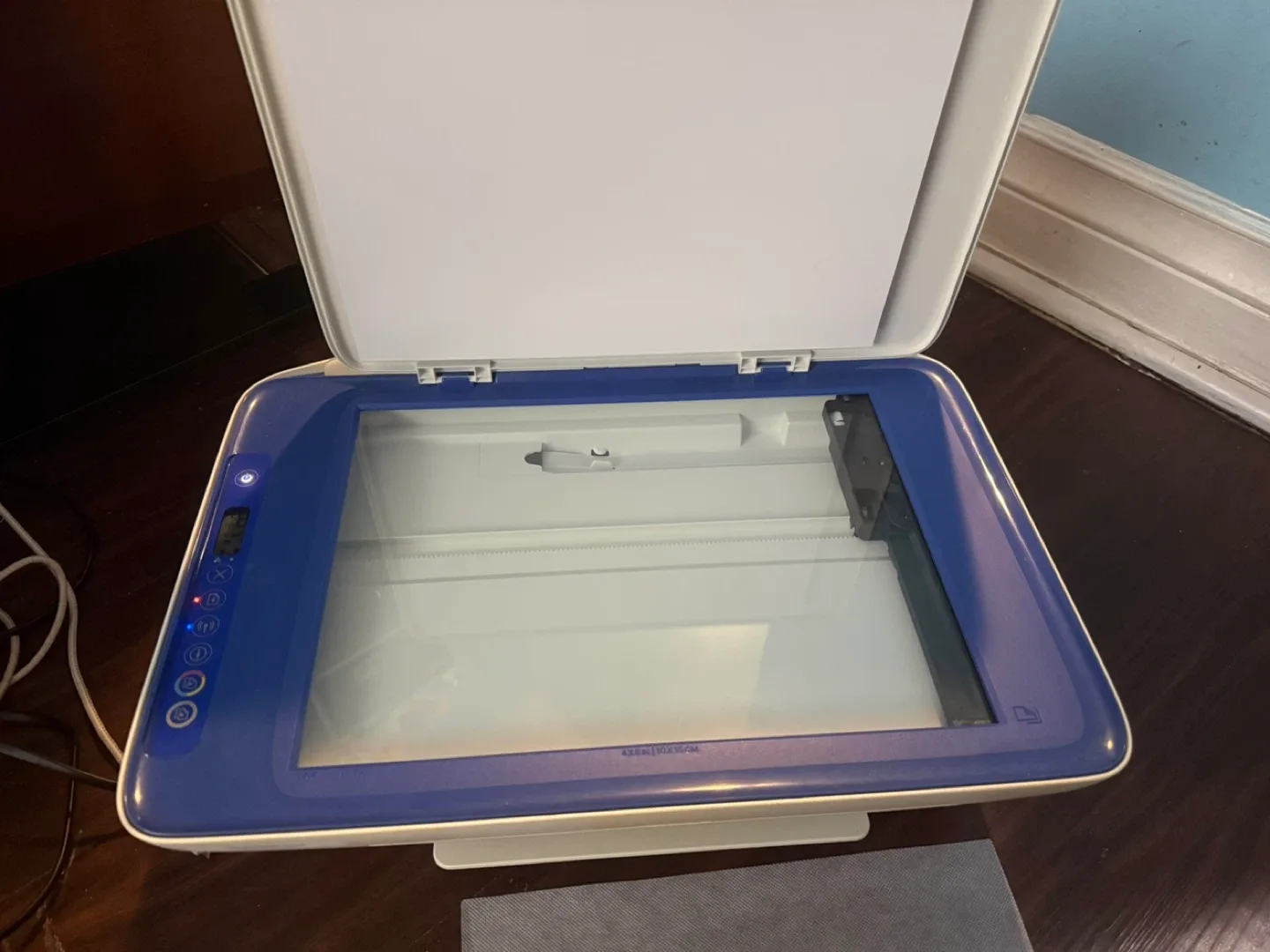 HP DeskJet Printer-scanner- White & Blue image indicator(2)