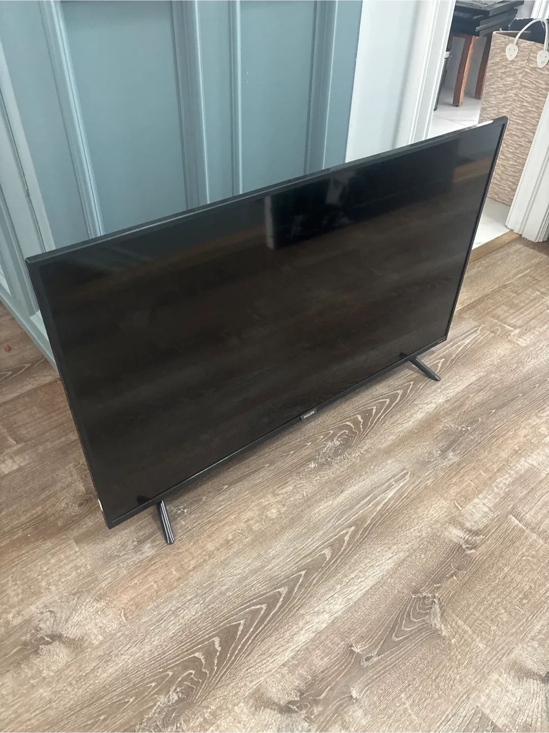 LED TV Phillips Roku 38”- New