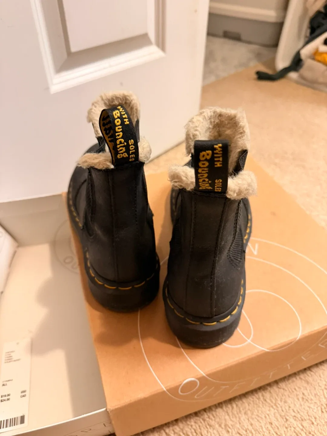 Dr. Martens Leona Faux Fur Lined Chelsea Boots, US 7 image indicator(4)