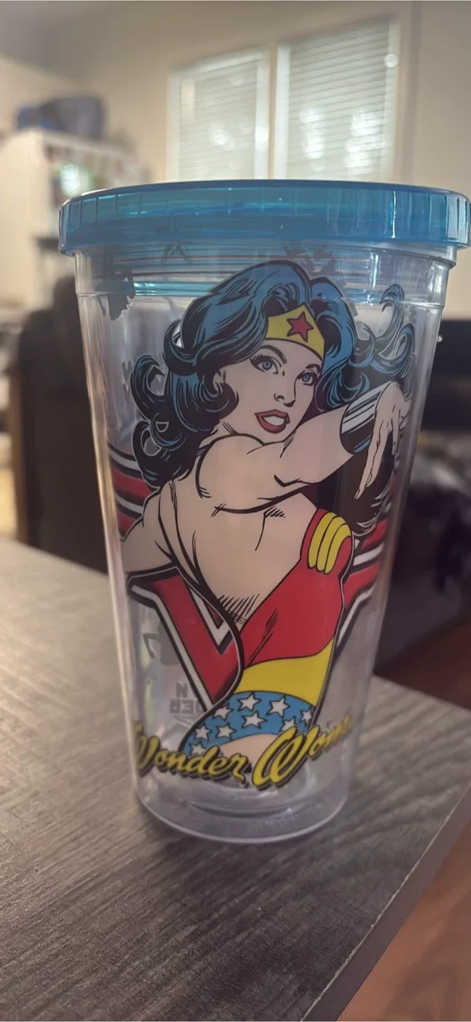 Wonder Woman Plastic Cup with Lid