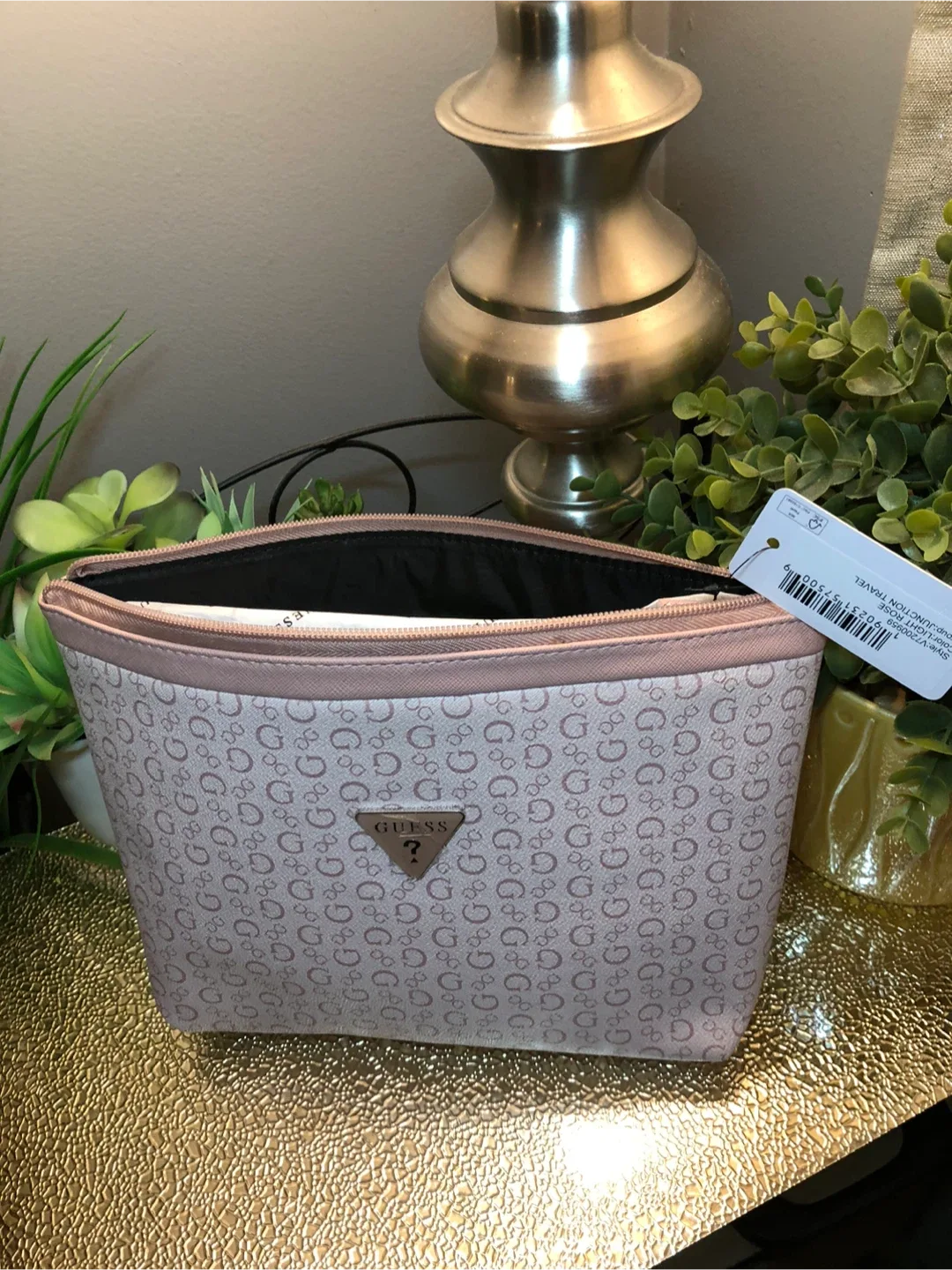 New GUESS Cosmetic Bag image indicator(3)