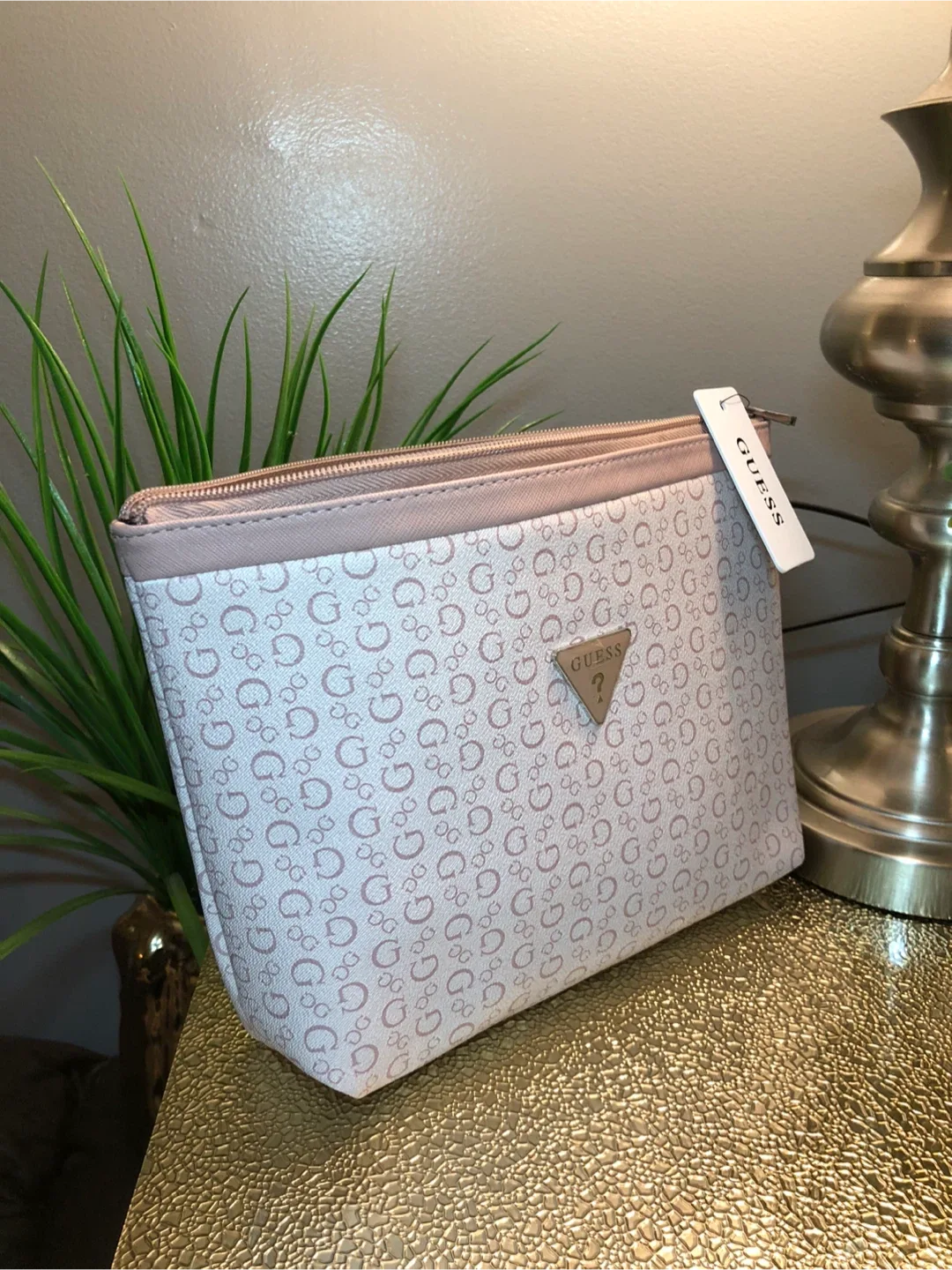 New GUESS Cosmetic Bag image indicator(2)