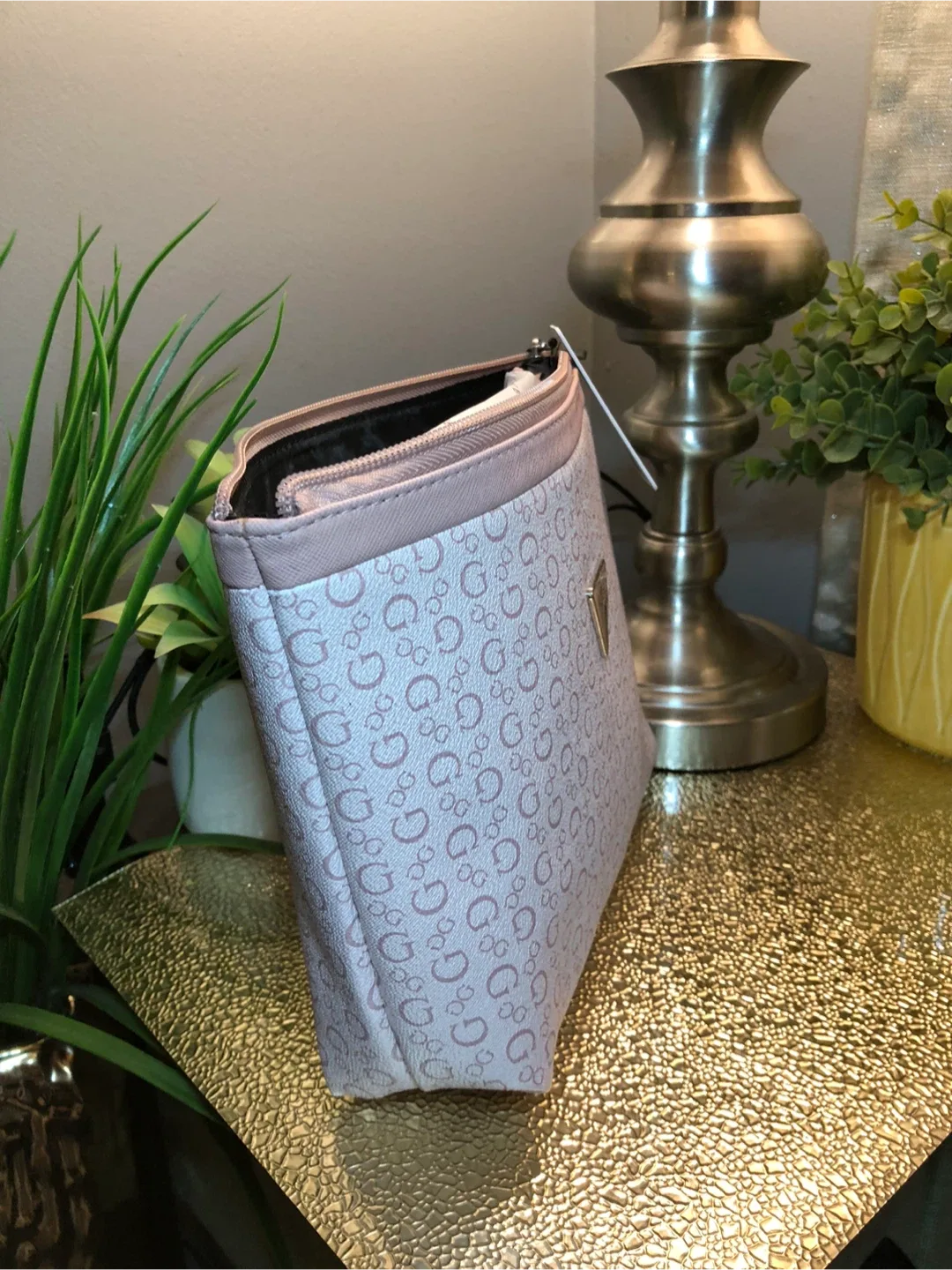 New GUESS Cosmetic Bag image indicator(4)