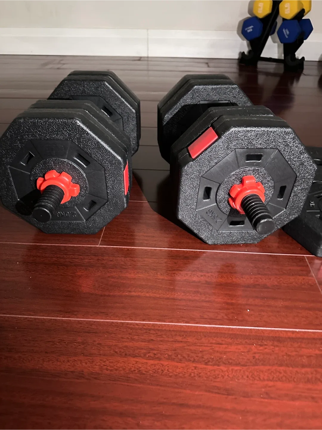 Set of 24 kg Adjustable Dumbbells image indicator(3)