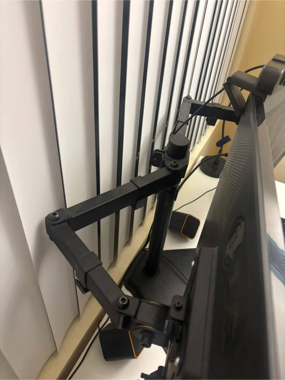 LG Monitor & Dual-monitor Stand image indicator(3)