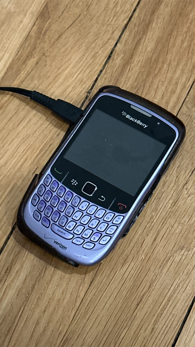 BlackBerry Curve 8530 Purple - photo 2