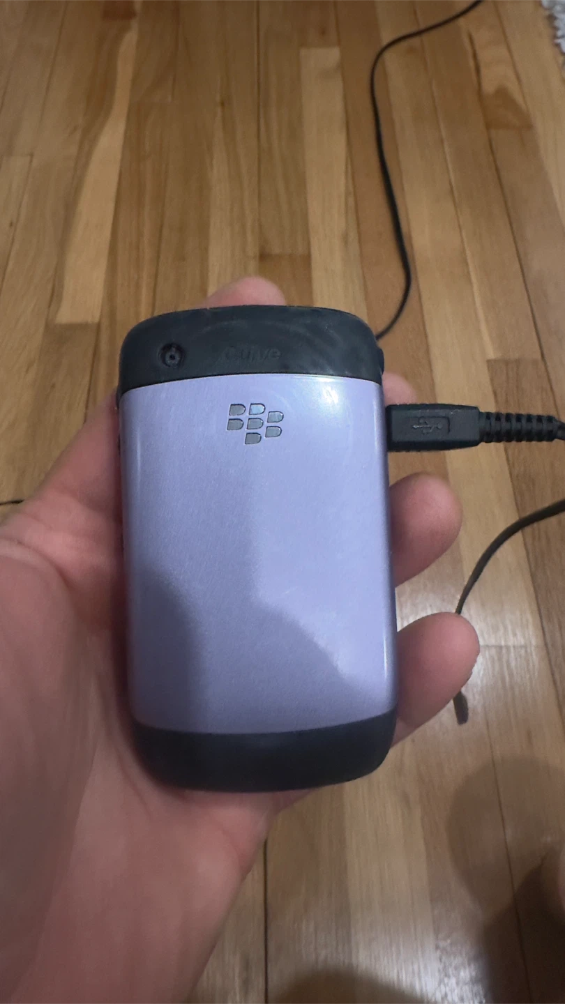 BlackBerry Curve 8530 Purple - photo 3
