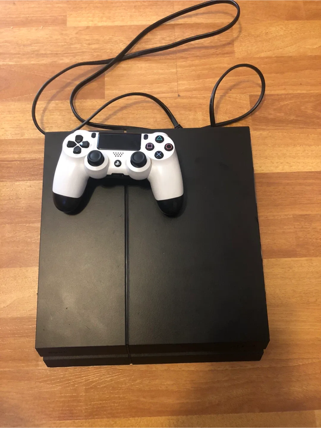 PlayStation 4 (PS4) Console with Controller image indicator(3)