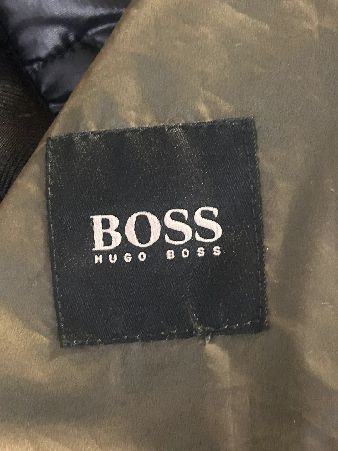 Hugo Boss Olive Green Combat original  recibe upon request image indicator(2)
