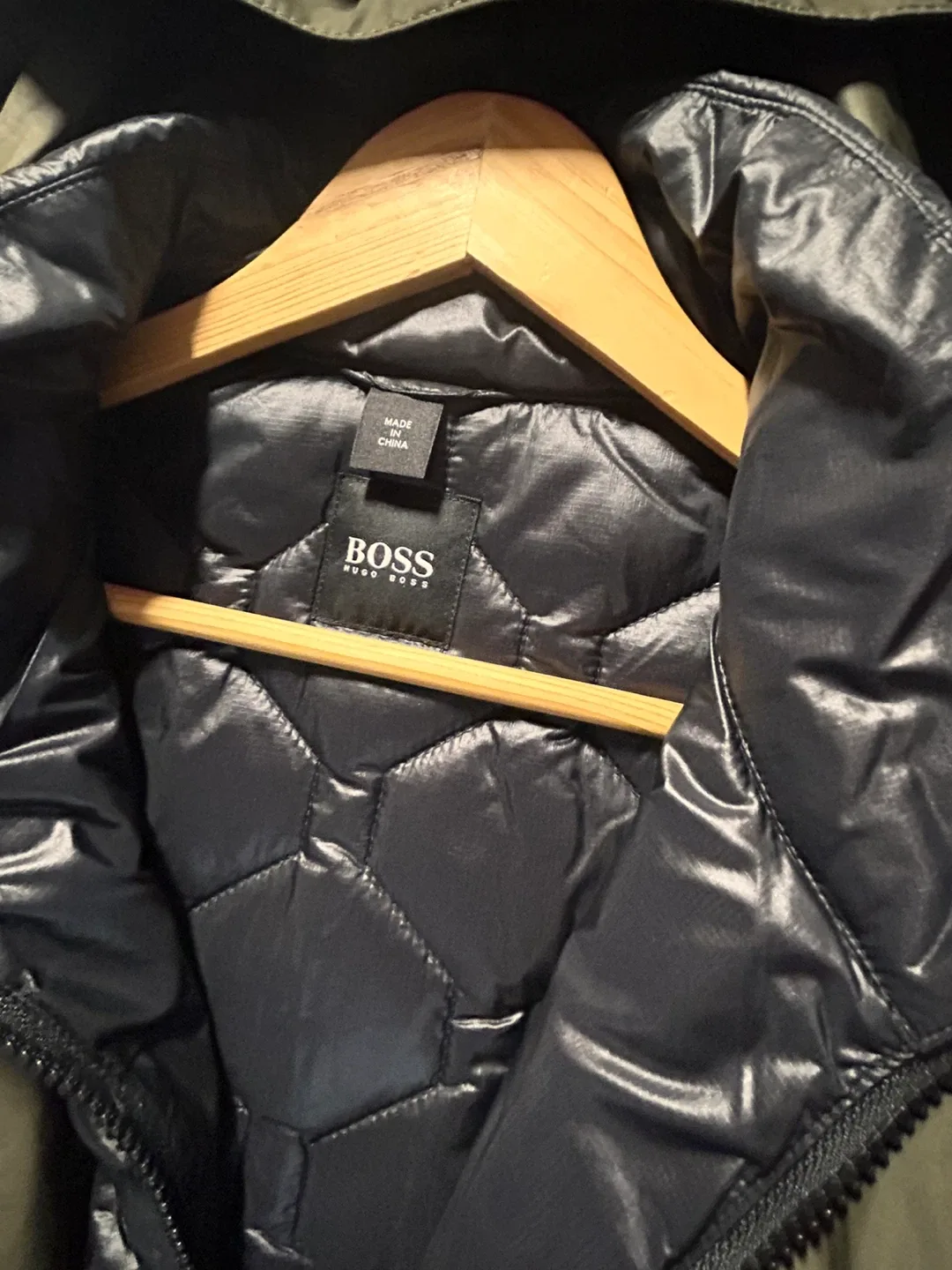 Hugo Boss Olive Green Combat original  recibe upon request image indicator(3)