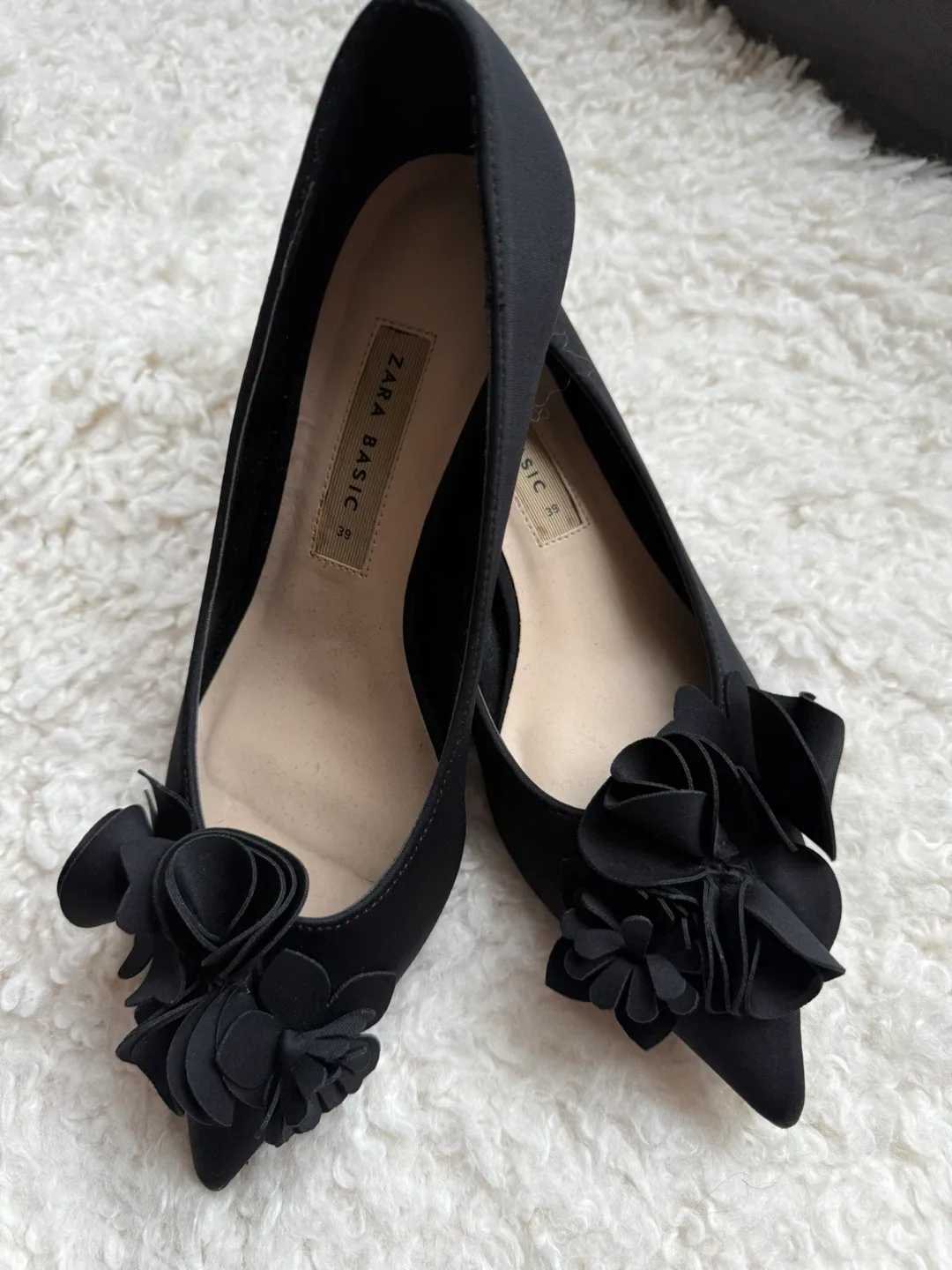 Zara Basic Black Heels with Flower Detail - Size 38 image indicator(3)
