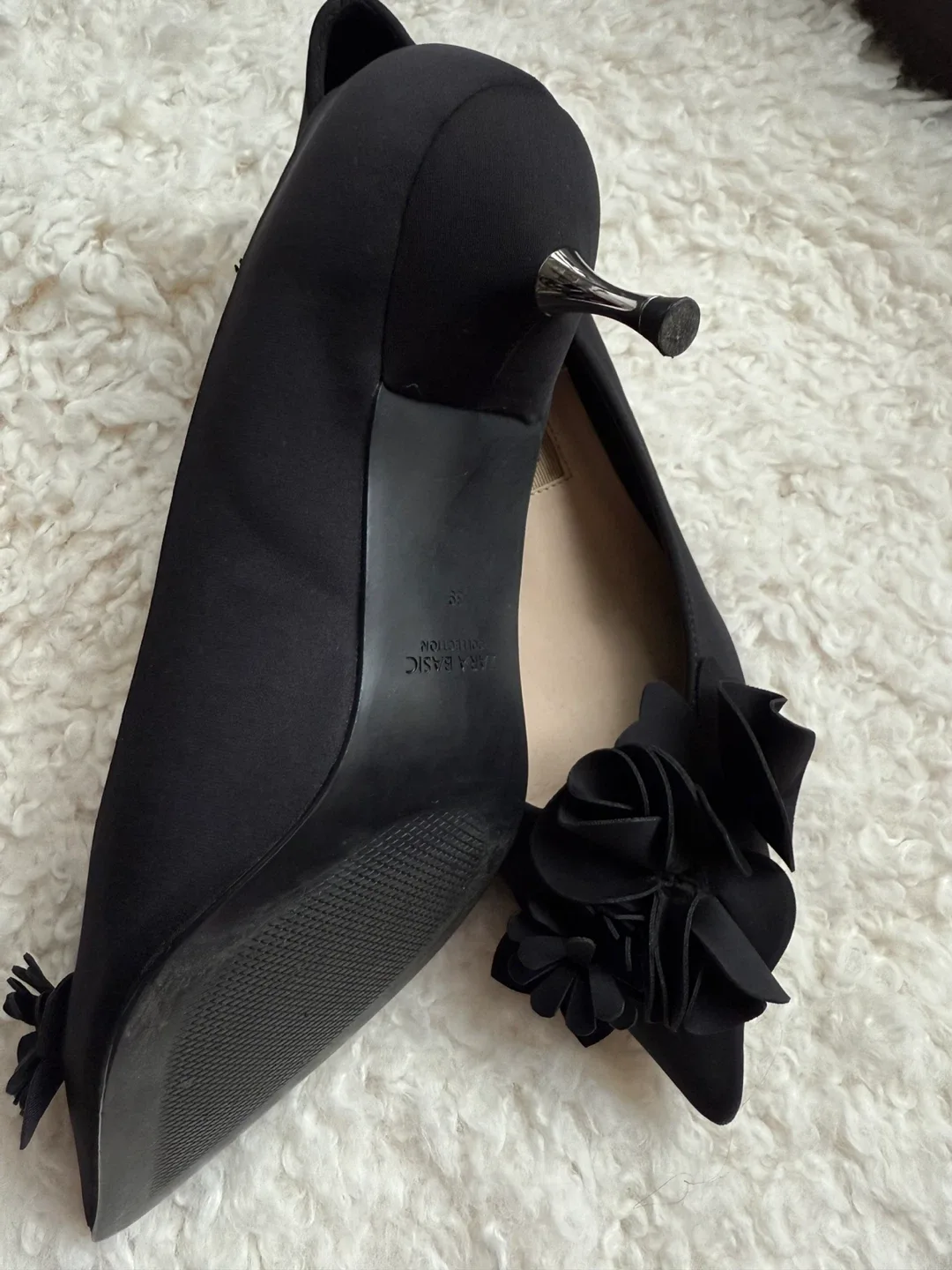 Zara Basic Black Heels with Flower Detail - Size 38 image indicator(4)