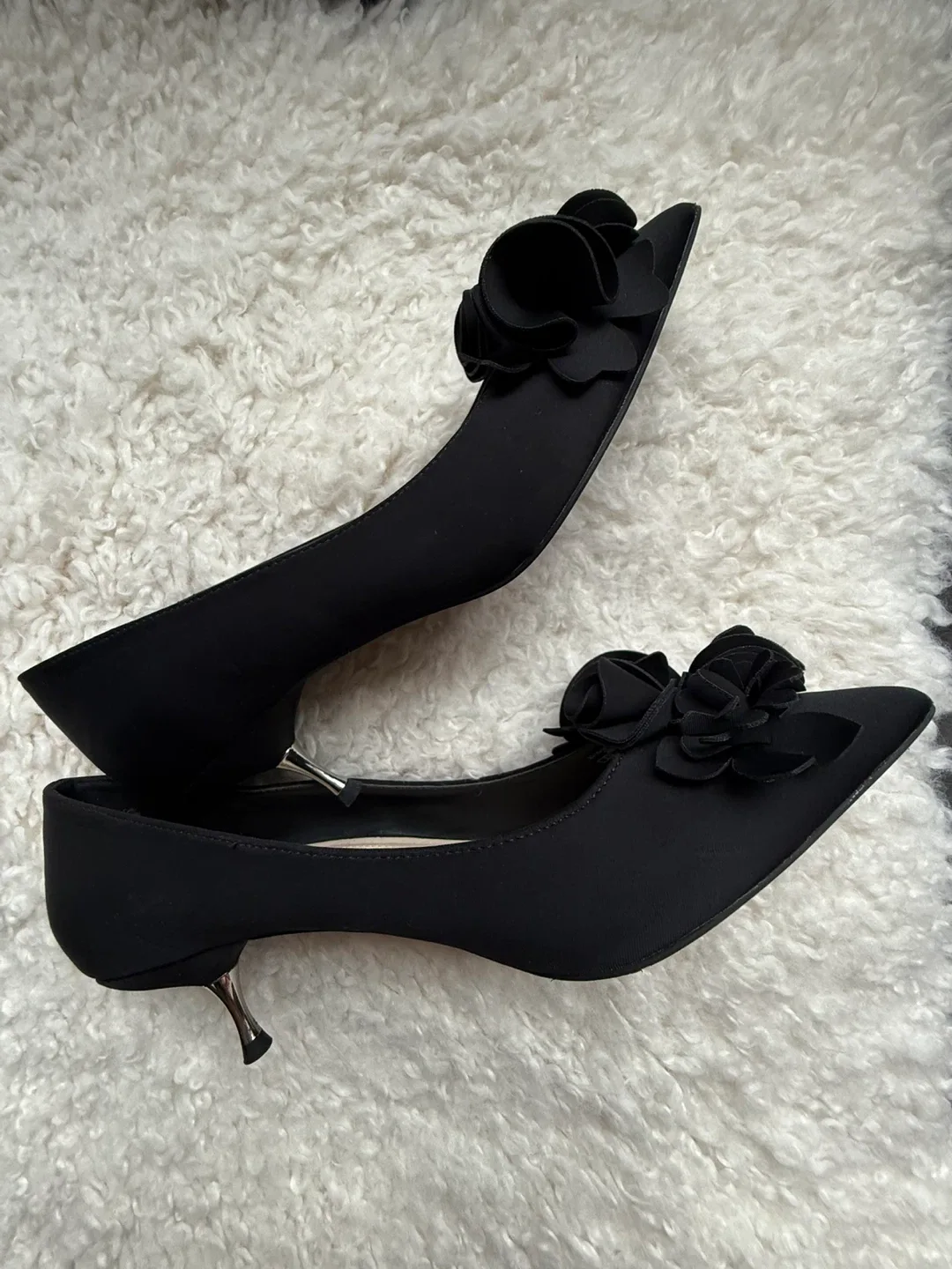 Zara Basic Black Heels with Flower Detail - Size 38 image indicator(2)