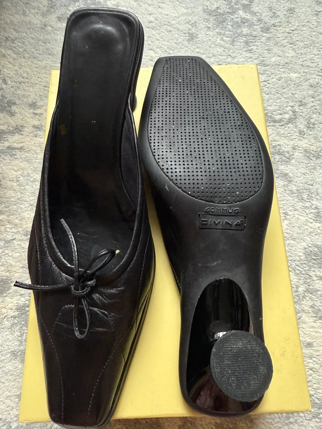 GOMMUS Black Leather Mules Size 9 image indicator(2)
