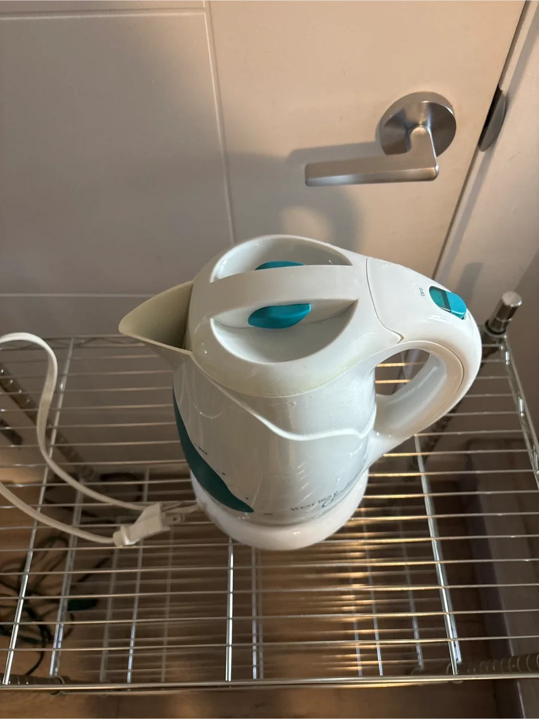 West Bend Cordless Electric Kettle image indicator(2)