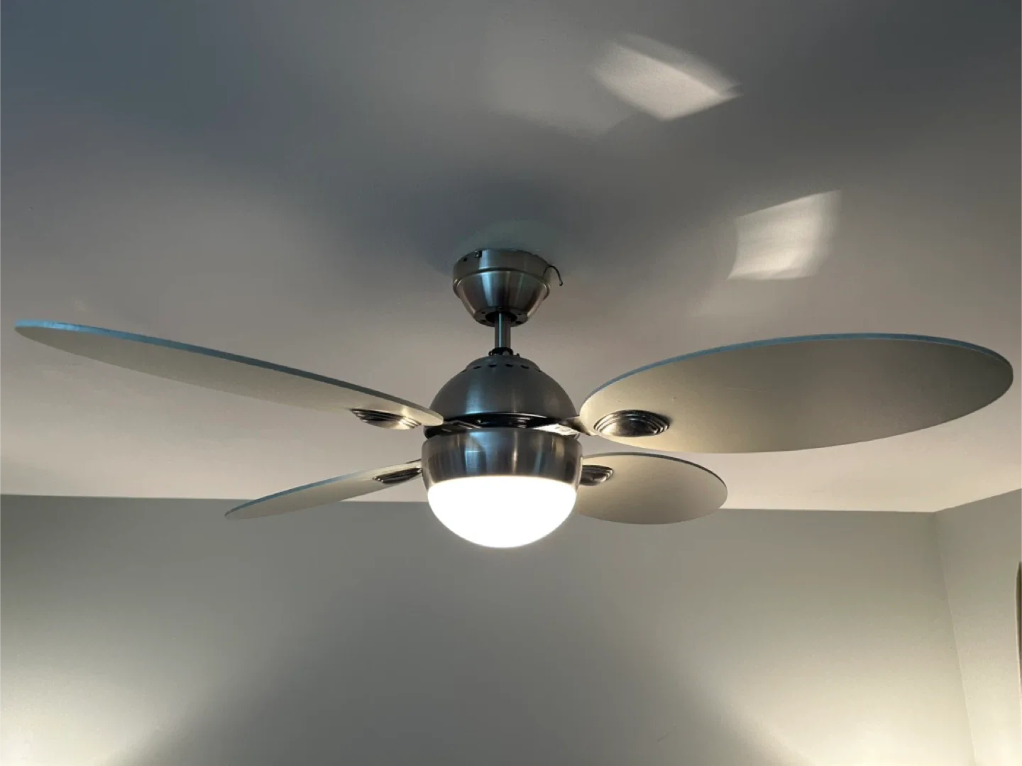 Ceiling Fan with Remote image indicator(2)