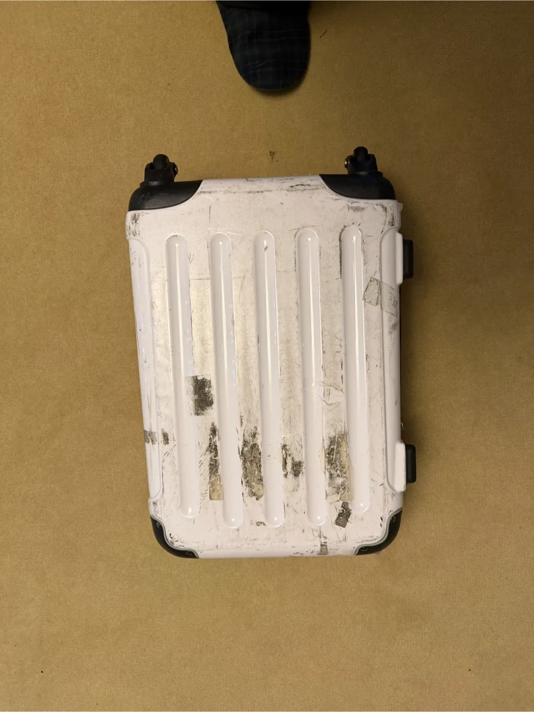 White Carry-On Luggage image indicator(3)