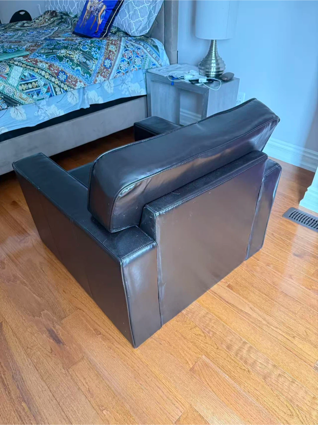 Black Armchair - photo 3