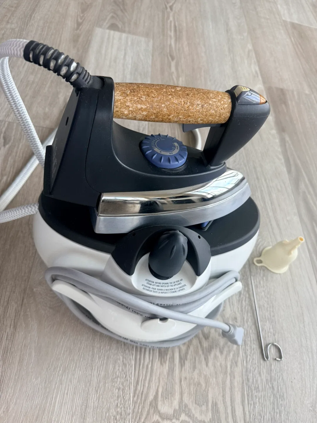 $10 Delonghi PRO300 Iron image indicator(4)