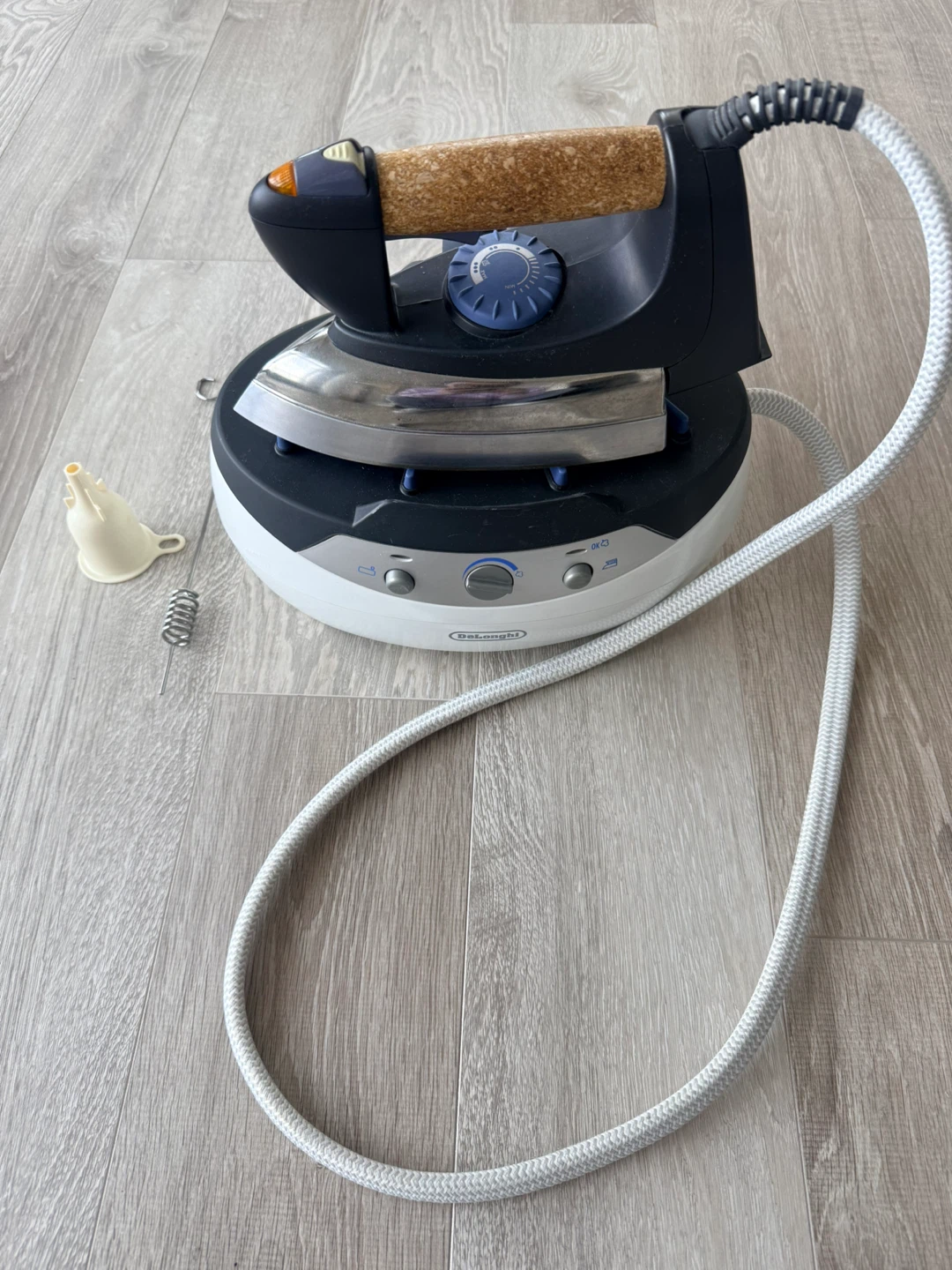$10 Delonghi PRO300 Iron