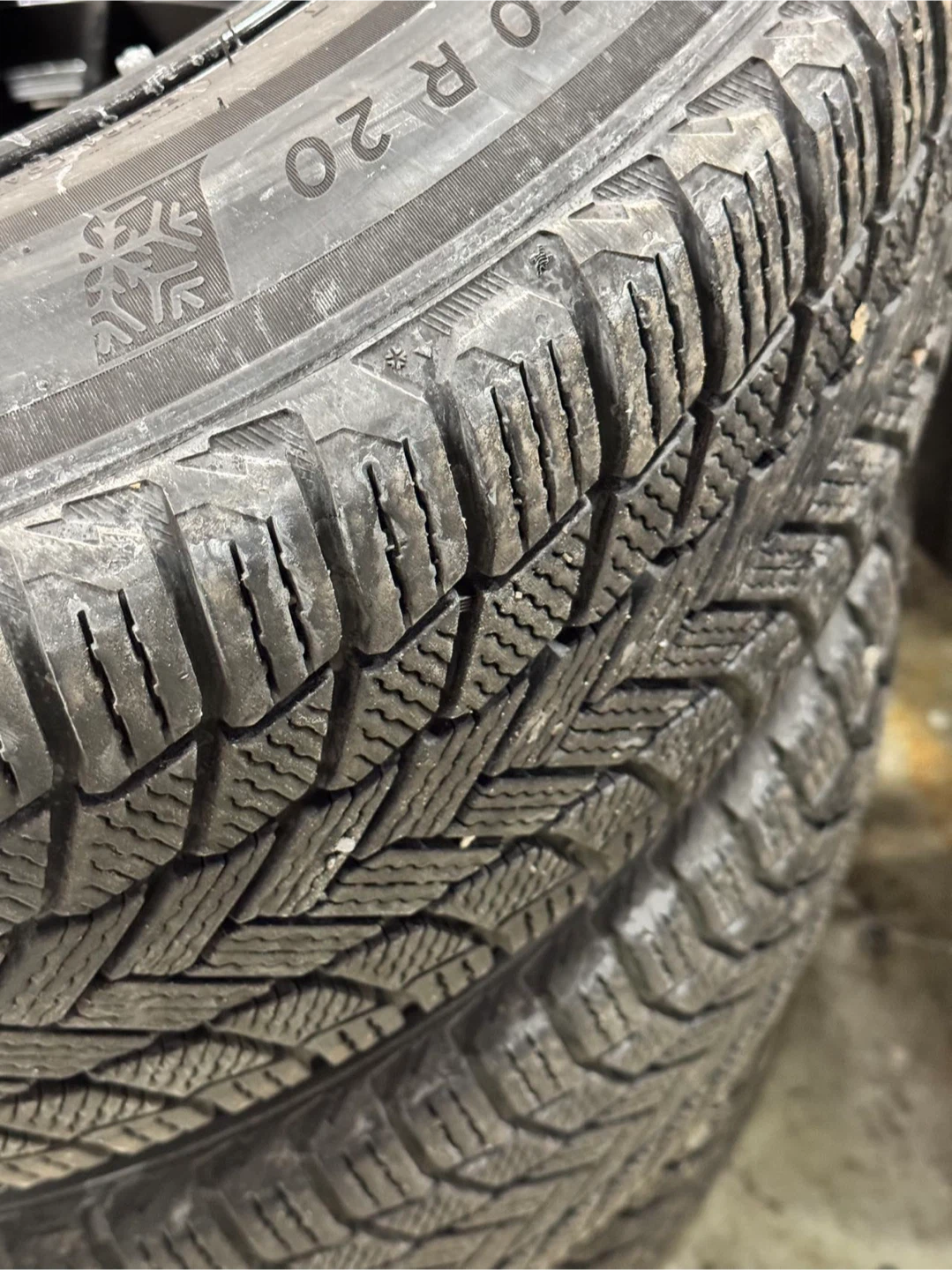 Michelin X-Ice 275/50 R20 Tires - photo 3