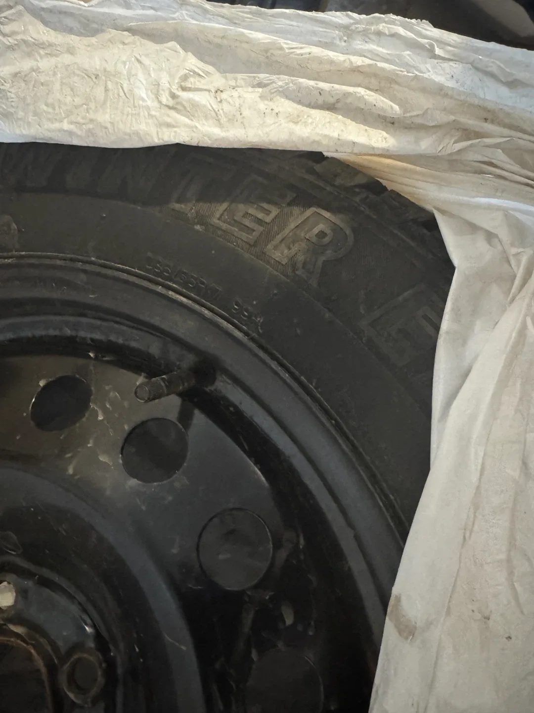 Motomaster Winter Tire on rims, 235/55R17 image indicator(3)