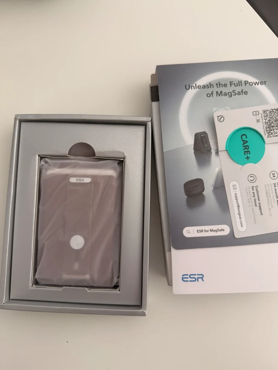 ESR Find my Wallet, Stand and Grip image indicator(2)