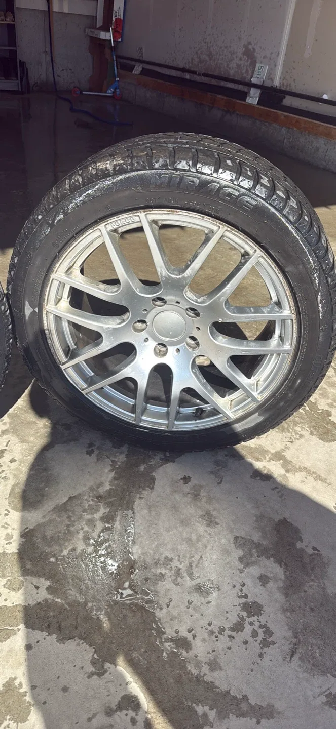 Set of 4 Silver Winter Tires on Alloy Rims – 245/45R18 image indicator(4)