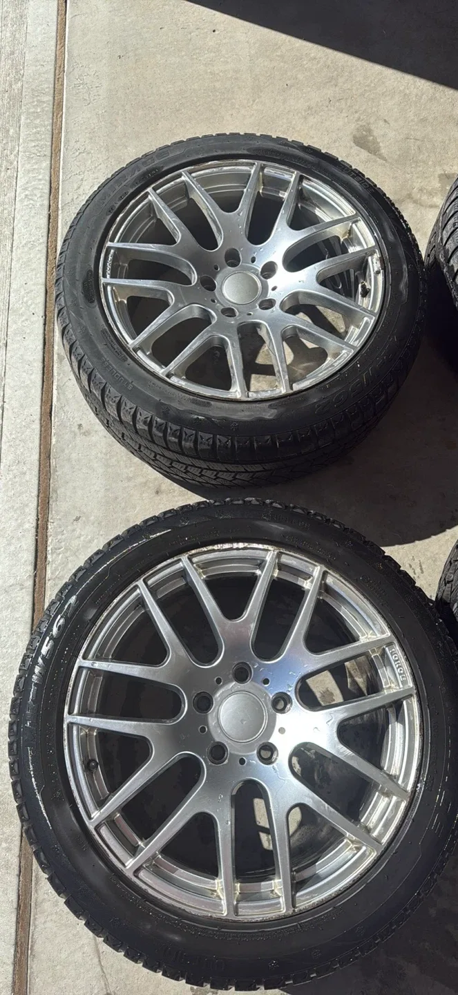 Set of 4 Silver Winter Tires on Alloy Rims – 245/45R18 image indicator(6)