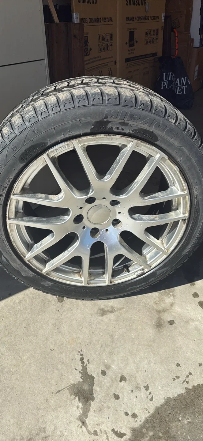 Set of 4 Silver Winter Tires on Alloy Rims – 245/45R18 image indicator(2)