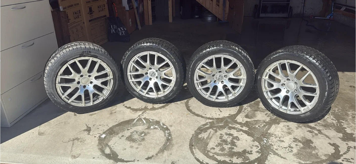 Set of 4 Silver Winter Tires on Alloy Rims – 245/45R18 image indicator(5)