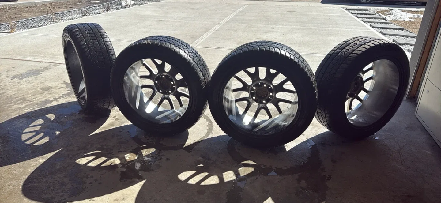 Set of 4 Silver Winter Tires on Alloy Rims – 245/45R18