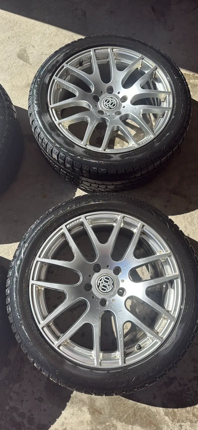 Set of 4 Silver Winter Tires on Alloy Rims – 245/45R18 image indicator(7)